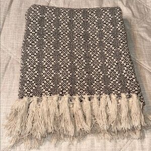 Erin Gates Elements Diamond Woven Fringe Throw Blanket Cream & Black 50” X 54”